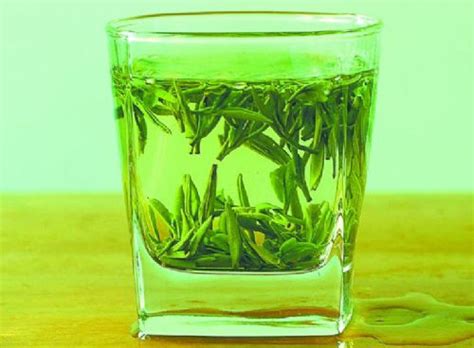 为什么喝绿茶胃不舒服喝红茶没事,喝绿茶胃不舒服怎么办