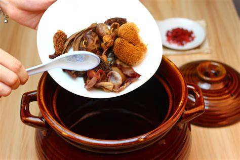 羊肚菌姬松茸茶树菇龙骨汤,姬松茸茶树菇排骨汤