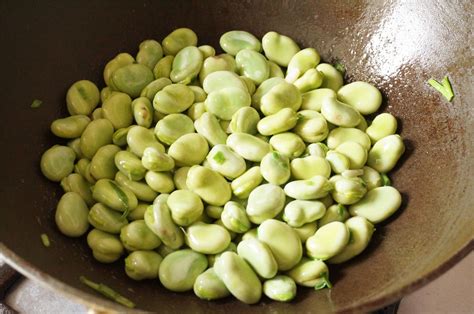 新鲜蚕豆烧什么好吃,新鲜蚕豆怎么做好吃法