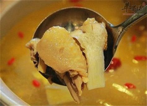 与老母鸡一起煲汤汤鲜味美 松茸炖老母鸡的营养价值