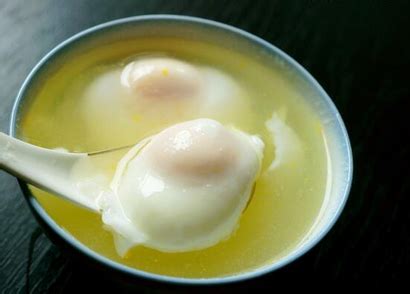 用什么炖鸡蛋好吃又营养价值,艾草煮鸡蛋好吃吗