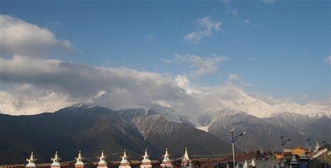 去西藏自驾游，川藏南北线如何选择？