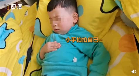 幼儿园毕业老师哭了的视频