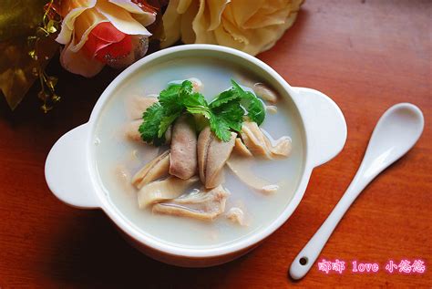 松茸炖母猪肚子图片 赤松茸炖鱼肚图片