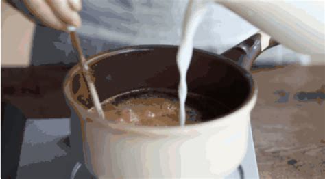 怎么用红茶做奶茶,白糖和牛奶做奶茶