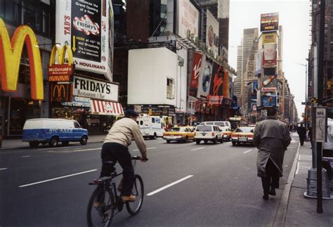作业为什么要写纽约第五街的霓虹灯,作者为什么要写纽约第五街的霓虹灯