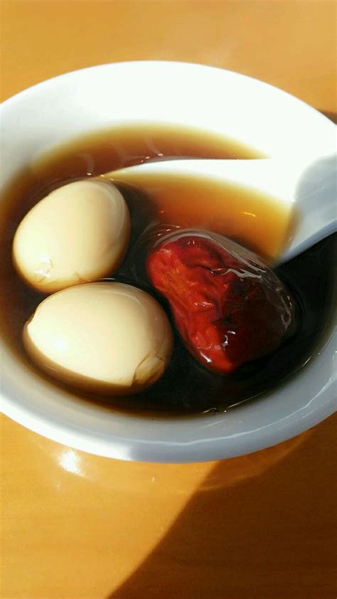 一碗面粉放入红糖水一搅一拌,红糖水蒸鸡蛋怎么做法