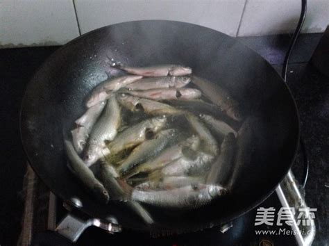 黄妈妈自制火焙鱼,新鲜鱼怎么做成火焙鱼