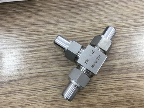 焊接式三通接頭和卡套式三通接頭的區別