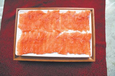 三文鱼能跟松茸一起吃吗 松茸炖三文鱼骨汤