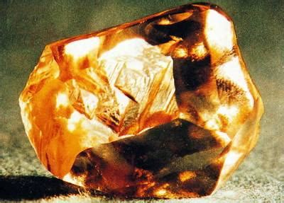 金鸡钻石值多少钱,郯城农民拾到珍贵的金鸡钻石