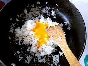 日本鸡蛋饭怎么做,黄金鸡蛋饭怎么做才好吃