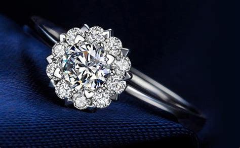 18k金的钻石戒指多少钱,定制钻戒的优势有哪些