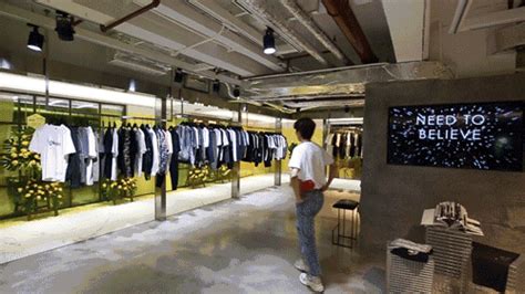 郑州服装批发市场工资多少钱,在郑州活着太难了