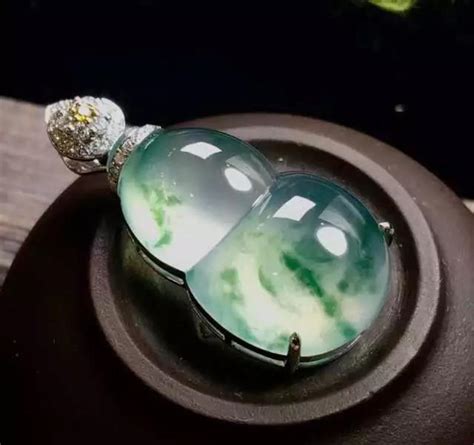 翡翠灵芝的寓意是什么,18种植物在玉雕里的寓意