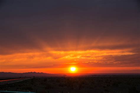 夕阳之美-描写夕阳的作文300字[通用4则]