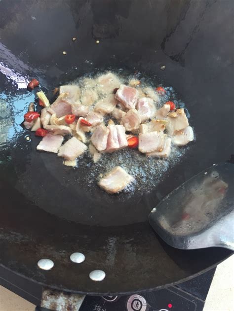 速冻松茸可以炒肉吗 肉片炒松茸的做法