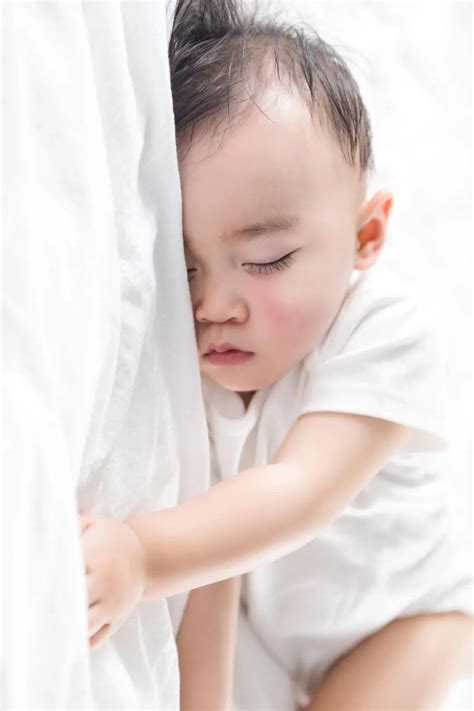 宝宝睡觉不安稳是什么原因