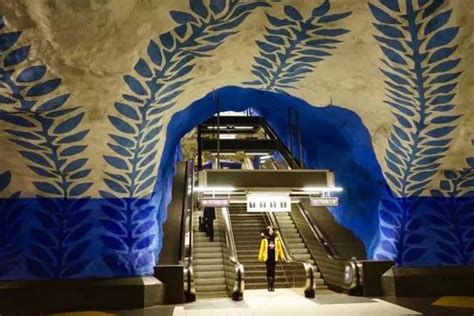 这里的地铁站号称“世界上最长的艺术长廊”