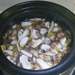 松茸炖柴鸡的功效与作用 多喝松茸土鸡汤