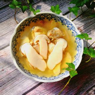 松茸花菇炖鸡,煲一锅松茸板栗烧鸡汤