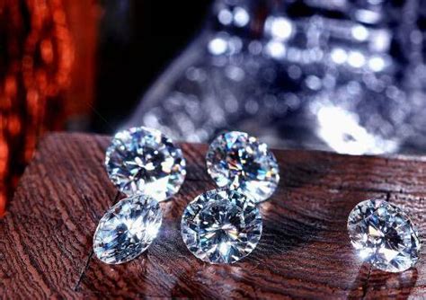 钻石为什么会有这么多颜色,哪种颜色最值钱
