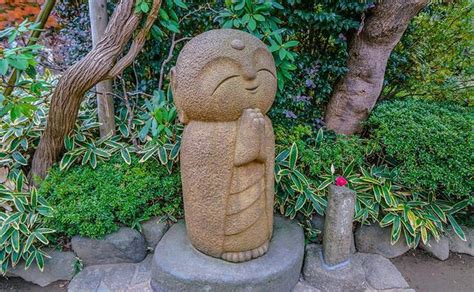 日本镰仓长谷寺庭院，到底藏有几座良缘地藏石像，你全都找到了么