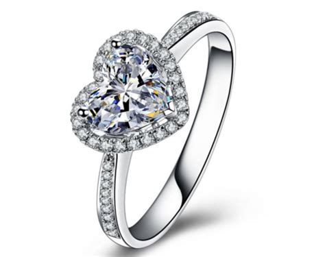 戒指上镶的防钻石什么,为什么东方文化的时尚越来越受到青睐