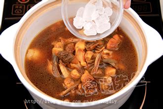姬松茸羊肚菌炖鸡汤,羊肚菌姬松茸鸡汤