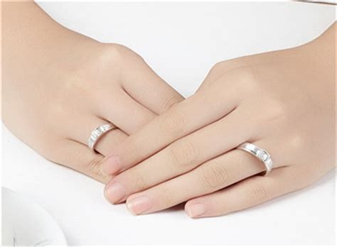 女生買多少錢的戒指,買訂婚戒指多少錢合適
