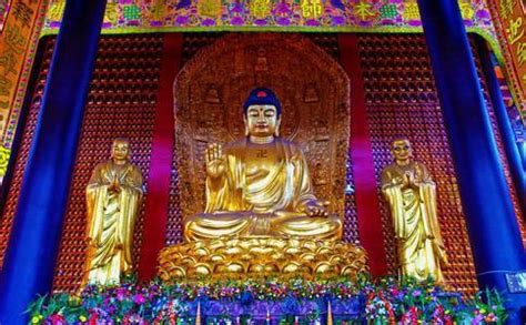 海林报恩寺天王殿里都有什么佛说的详细一点