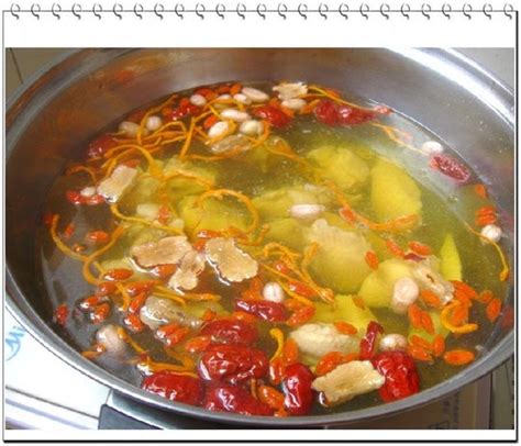 九种家常营养汤的做法 姬松茸板栗炖鸡的做法