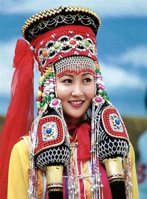 内蒙古人服装,内蒙古现在穿蒙古袍的人多吗