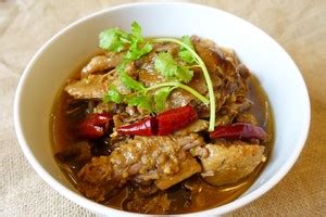 一道营养又美味的广东砂锅焖鸭,怎么做砂锅焖鸭