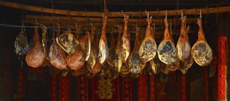 从《舌尖上的中国》第一季到第三季 舌尖上的中国3云南石锅石烹松茸
