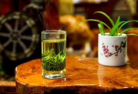 冲泡绿茶用什么好,玻璃杯冲泡绿茶时