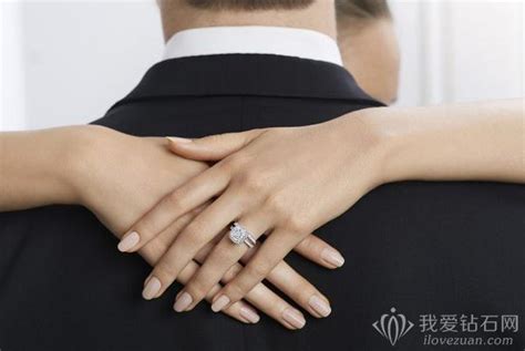 求婚戒指大小怎么說,如何選擇求婚戒指和結婚戒指