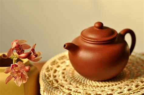 紫砂壶里的茶垢怎么去除,如何去除紫砂壶里的茶垢