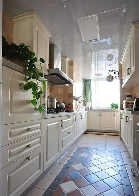 客厅瓷砖走边设计方案,厨房里的阳台怎么设计方案