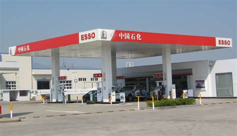 如何寻找附近加油站?