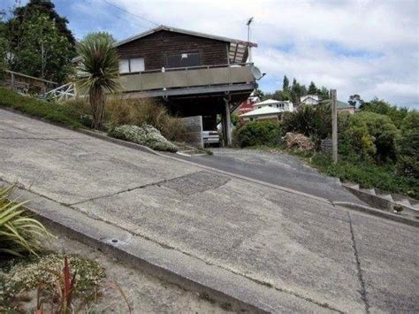 世界上最陡峭的街道，全长350米，坡度却有38°
