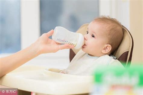 宝宝喝奶粉上火可能水与奶粉比例不当