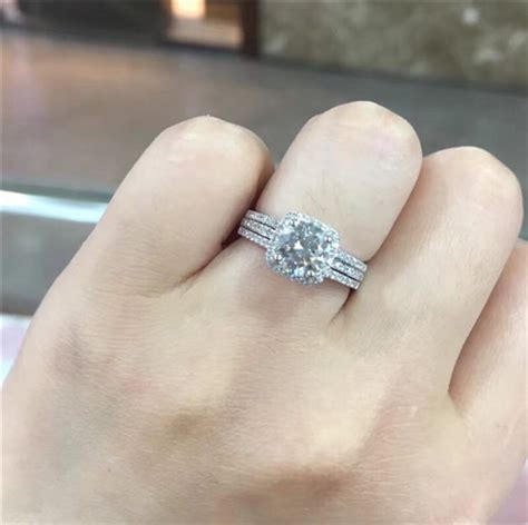 求婚戒指戴哪个手指,结婚后第二个戒指戴什么手指