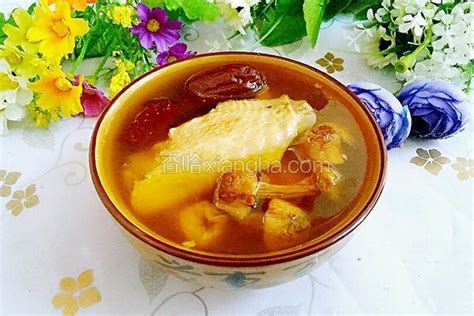做一碗有仪式感的章鱼梅肉松茸汤应景吧 姬松茸墨鱼仔可以一起煲鸡汤