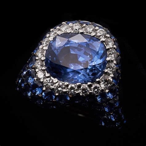 带蓝宝石戒有什么好处,蓝宝石戒指饱含异国情调