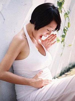 怀孕后期出现的胎动