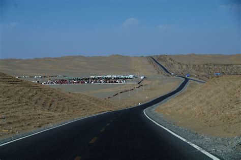 自驾塔克拉玛干沙漠公路