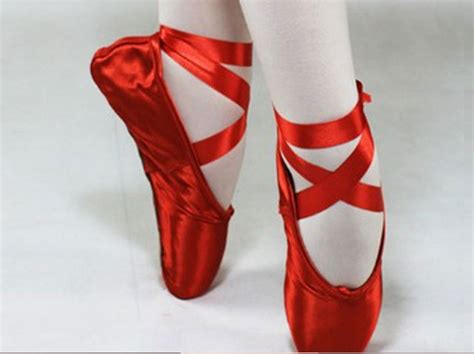 跳芭蕾舞用的鞋子是什么样的？