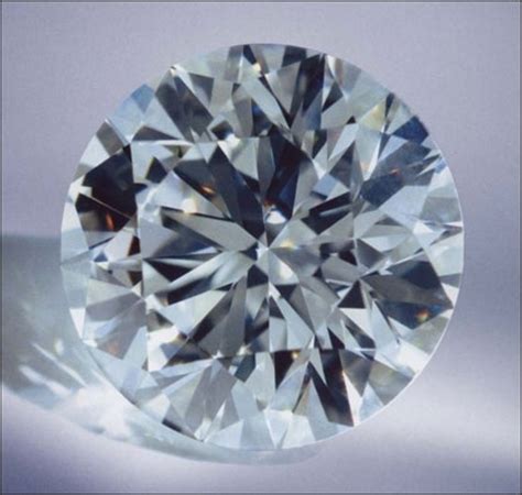 钻石为什么稀有,为什么同样大小的钻石