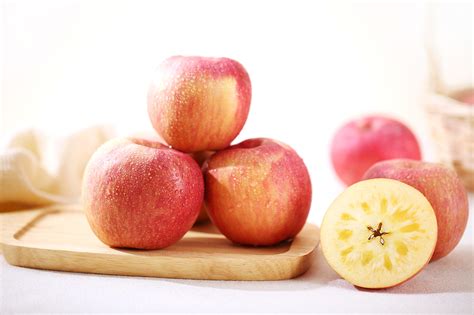 阿克苏红旗坡农场的冰糖心苹果才是最正宗的冰糖心苹果?